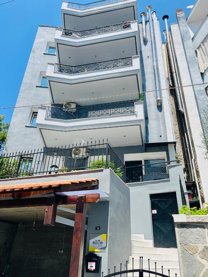 Elite Deluxe 3 Apartment